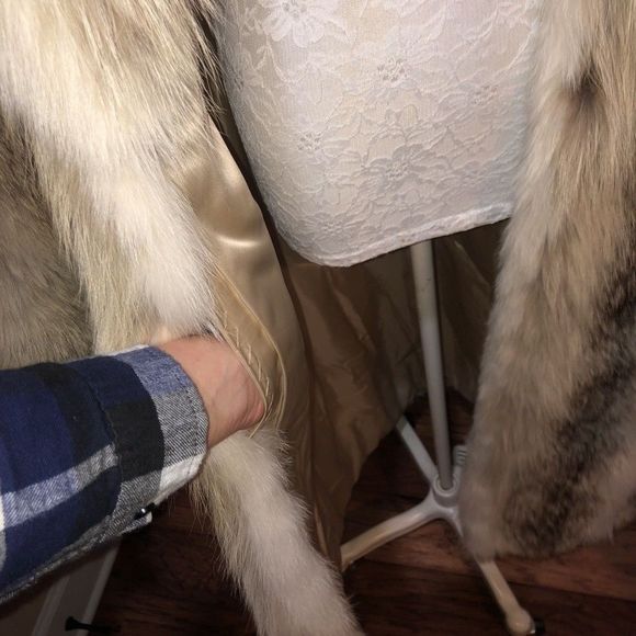 Long Real Coyote Fur Coat with Huge Collar - Picture 7 of 10